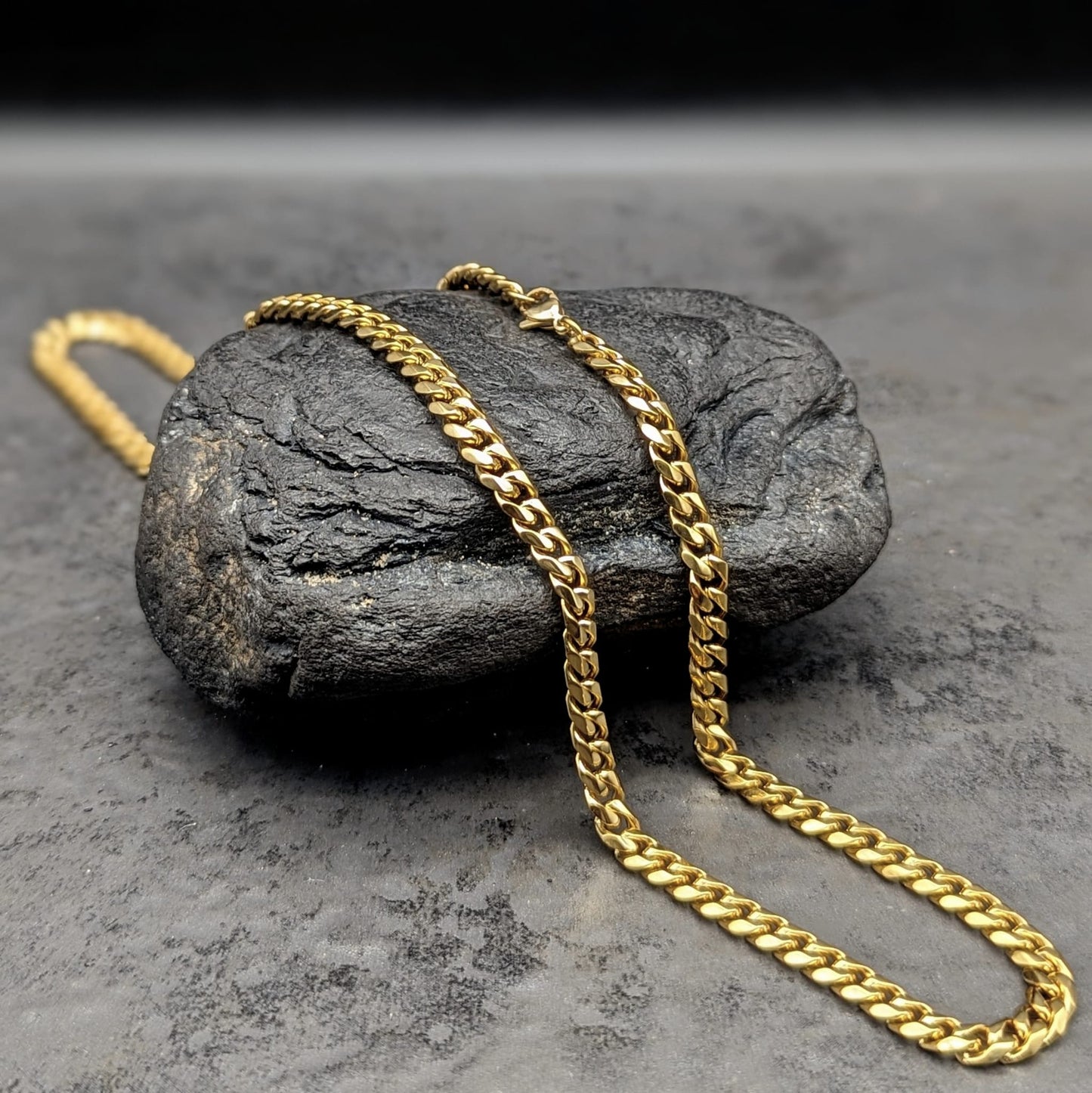 Gold Curb